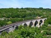 à Vogüe accessible du camping les ROCHES La voie verte