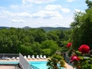 La piscine au camping les roches SUD ardèche