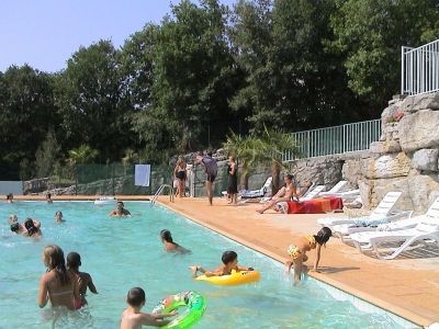 La piscine au camping les roches SUD ardèche Vogüé