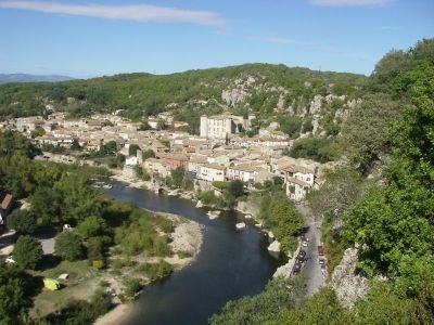 vogue La voie verte à Vogüe accessible du camping les ROCHES